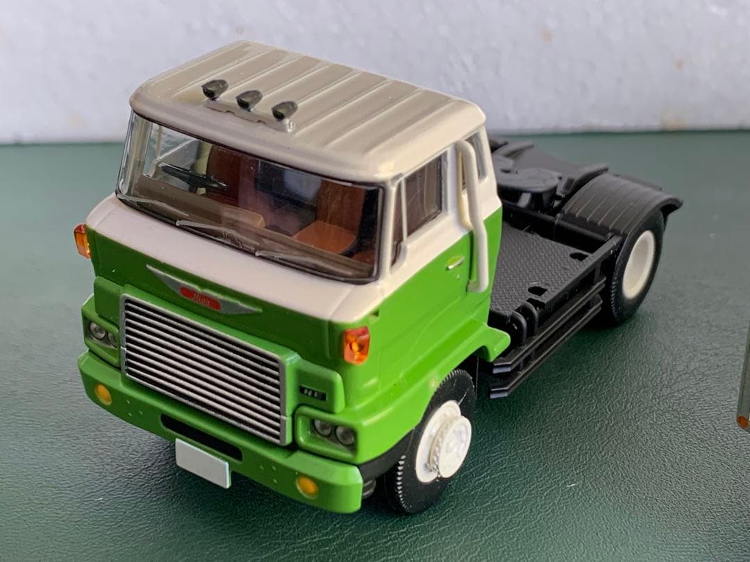 トミカリミテッドヴィンテージネオ 日野HE366 カートランスポーター