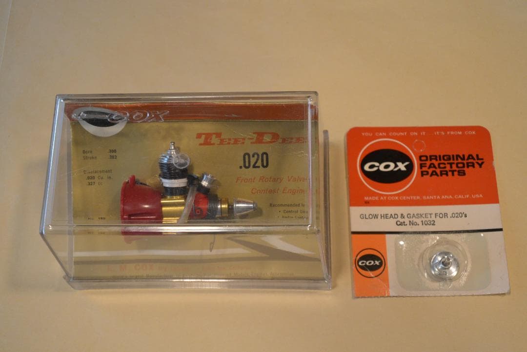 Cox TeeDee 02エンジン　プラグ付き