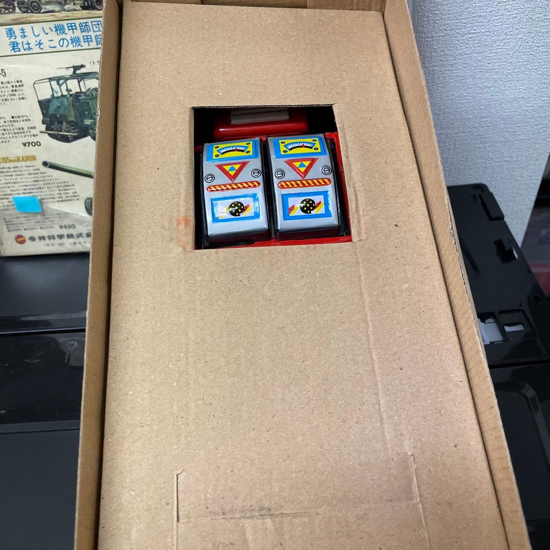 鮮やかな赤です！美品！破格ブリキロボット　赤　中国製だと思います。ほぼ新品保管品