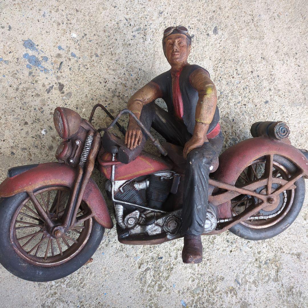 ハーレーダビッドソン　レトロ　一人旅　荒野