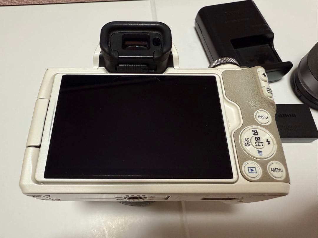 Canon(キャノン) EOS KissM ダブルズームキット