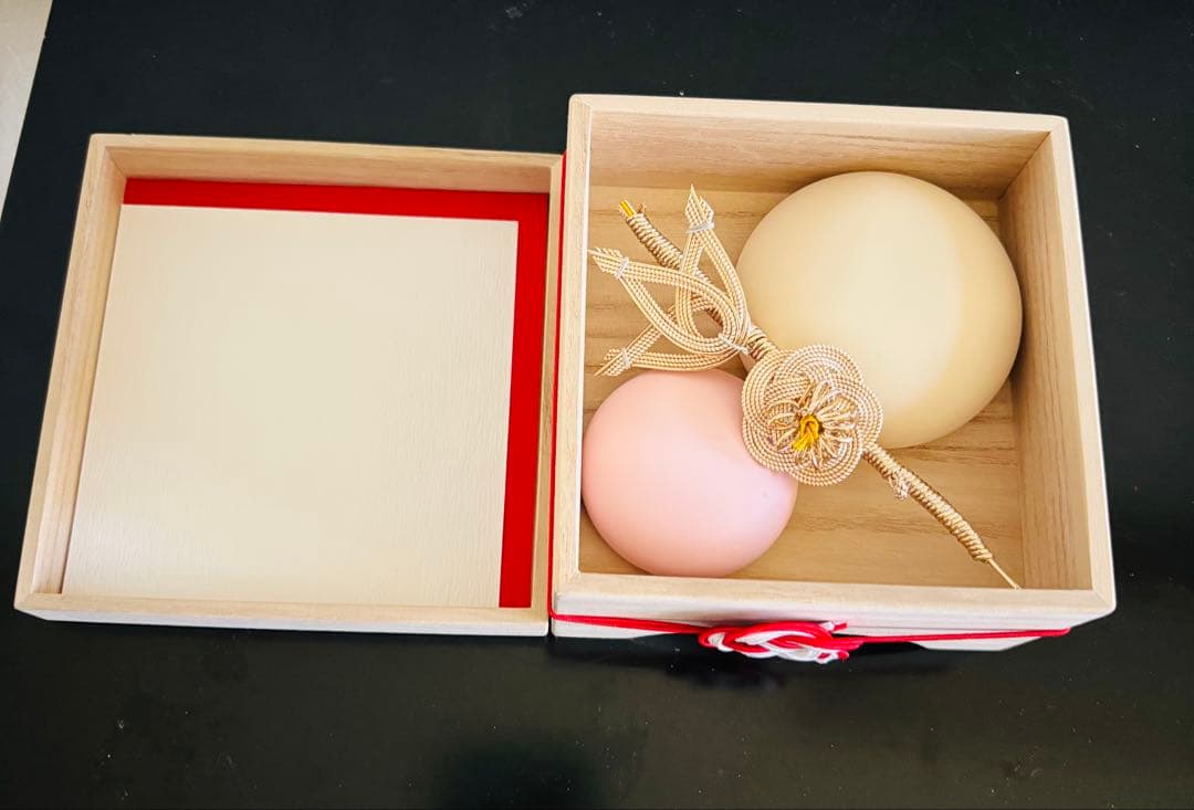 お祝品　紅白　蓬莱小箱　木の鏡餅　自然の檜材　嘉門工藝