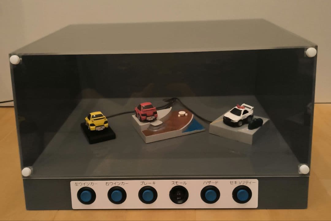 チョロＱアクリル製イルミネーションスイッチ付きケースとイルミネーションチョロQ