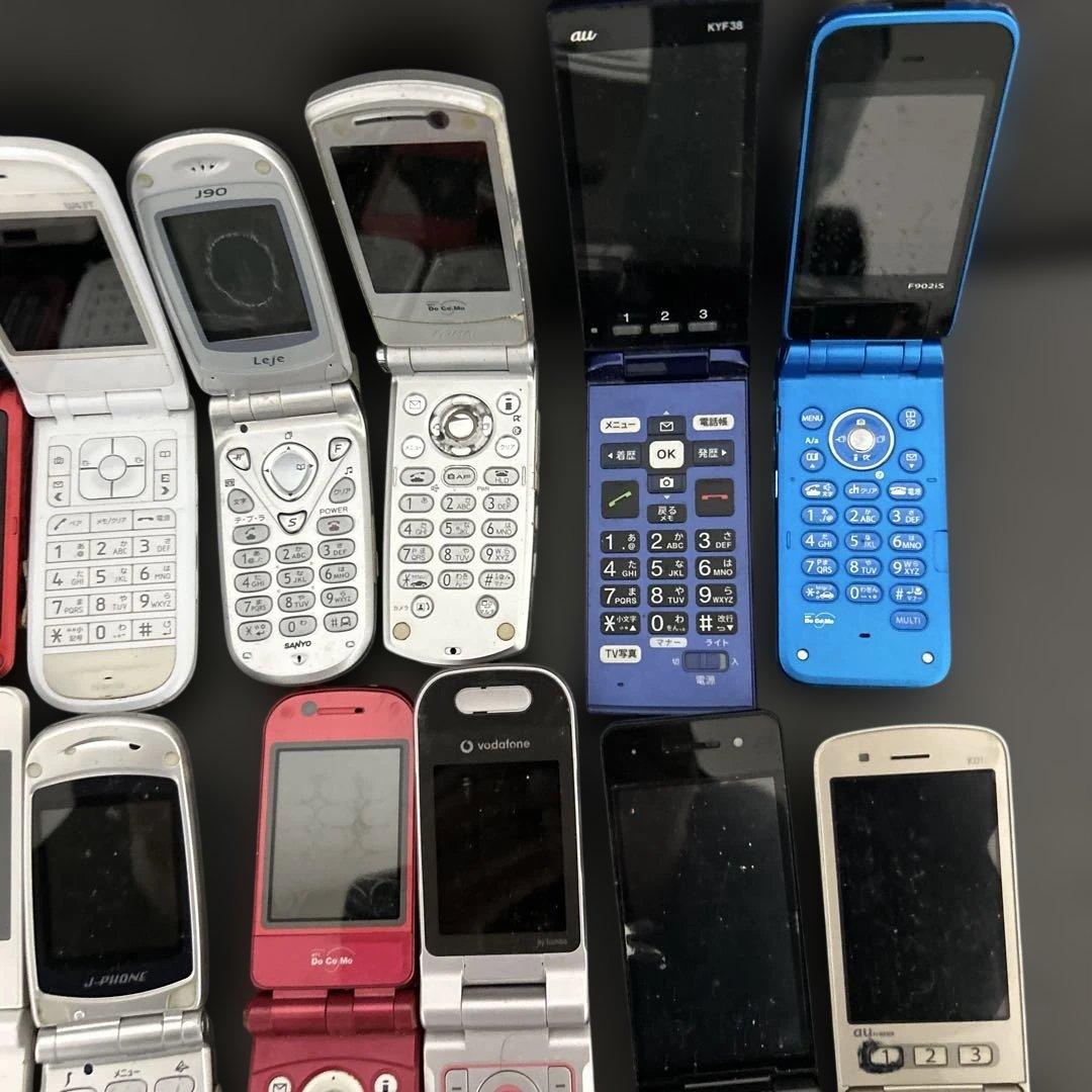 大量 携帯電話 ガラケー docomo/au 他 35台 ジャンク 部品取り