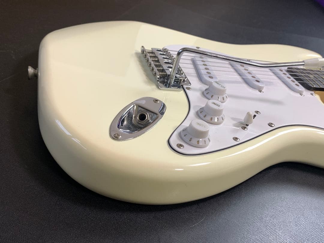 Bacchus BST バッカス中古エレキギター　ホワイト　美品