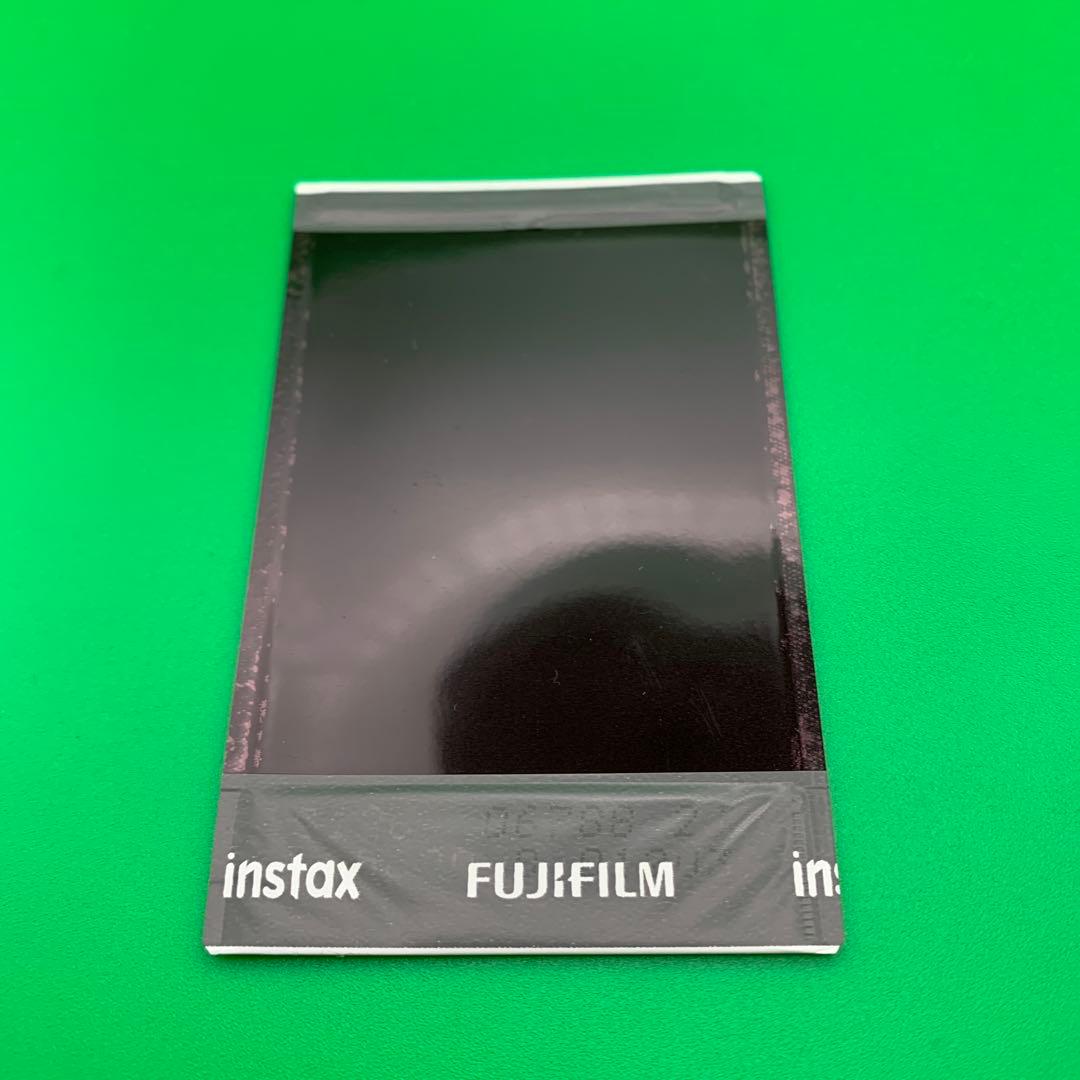 『戸松 遥』直筆サイン 入り チェキ ［みつどもえ ひとは］