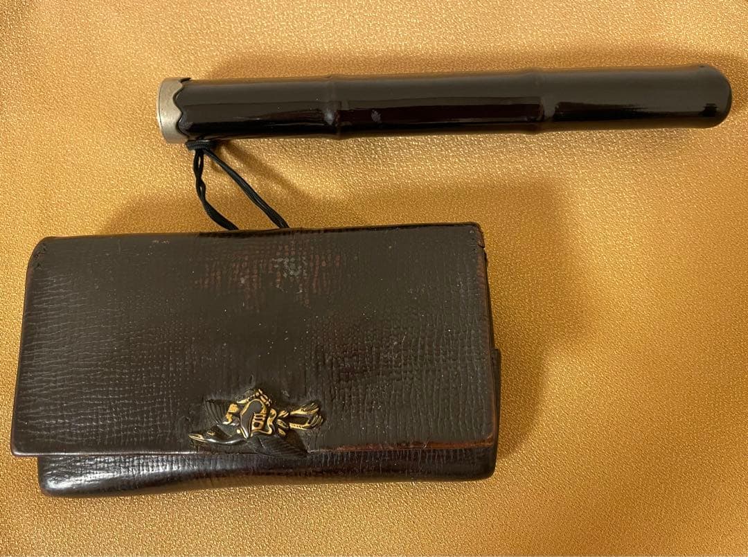 日本製アンティーク　キセル筒付き革製タバコ入れ