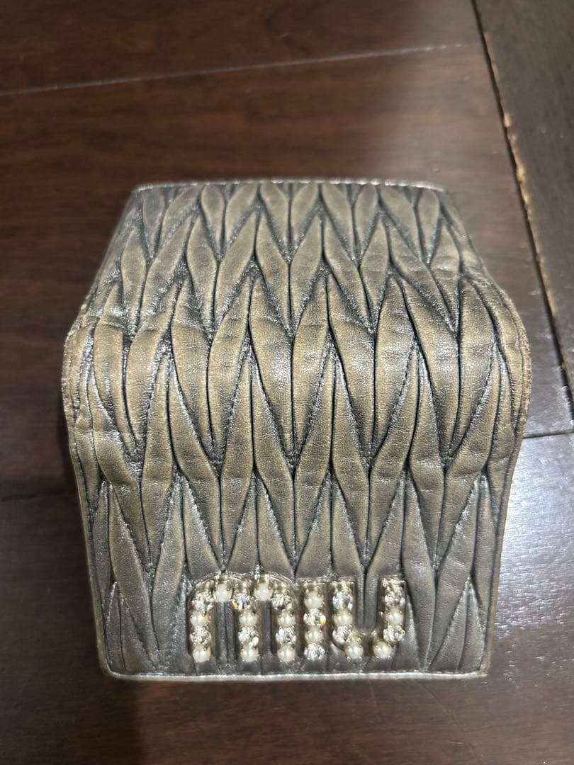 miu miu シルバー 二つ折り財布