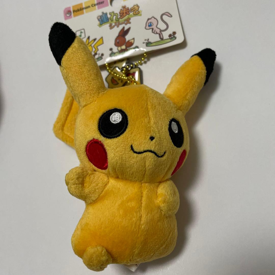ポケモンセンター　連れ歩きシリーズ　ピカチュウ　ぬいぐるみストラップ