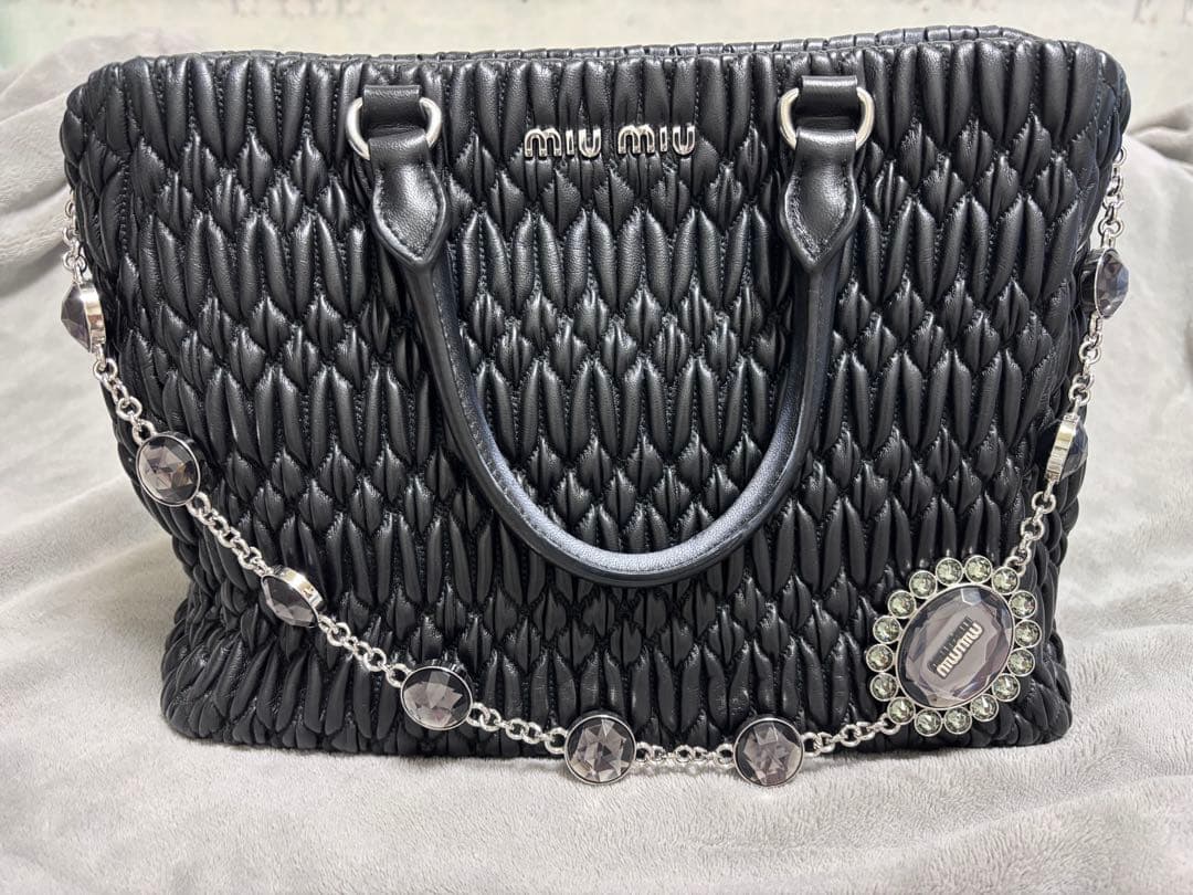 ぴーにゃ miumiuマテラッセ ナッパクリスタル ブラック　付属品あり