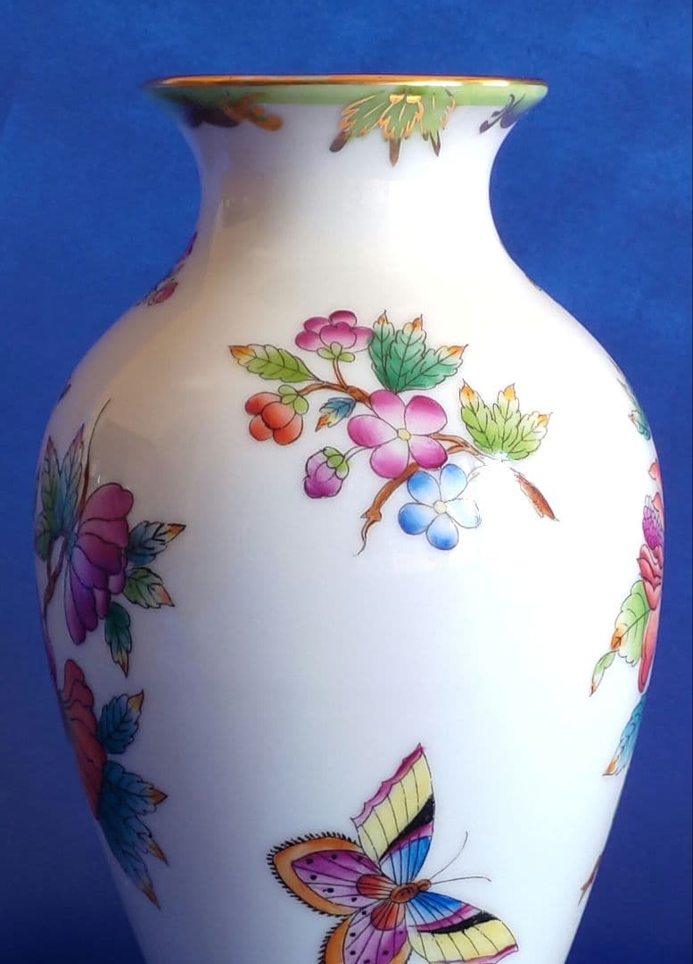 HEREND ヘレンド 【美品】白磁花瓶 花と蝶の装飾