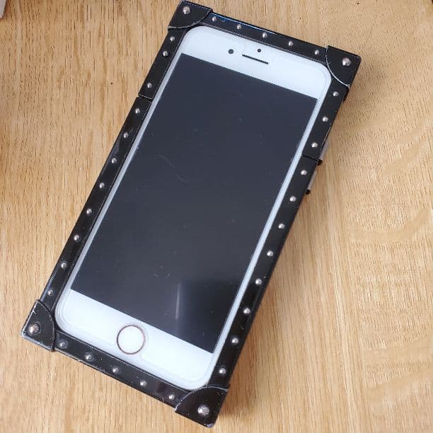 iPhoneSE1.2.3に使えるヴィトンのアイトランク