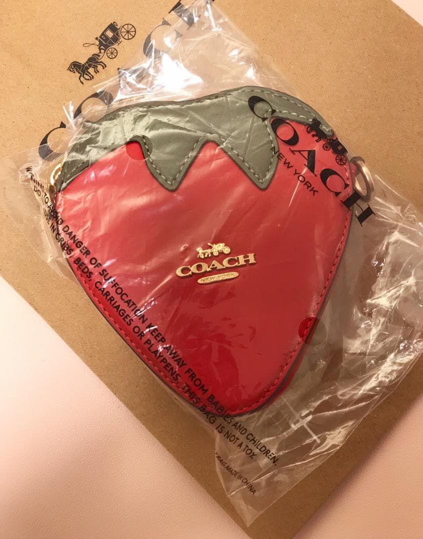 umin☆ 新品coach ストロベリー  ケース