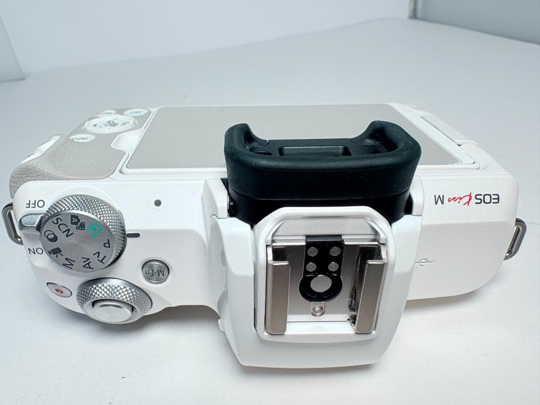 元箱付き キヤノン EOS Kiss M ボディ ホワイト