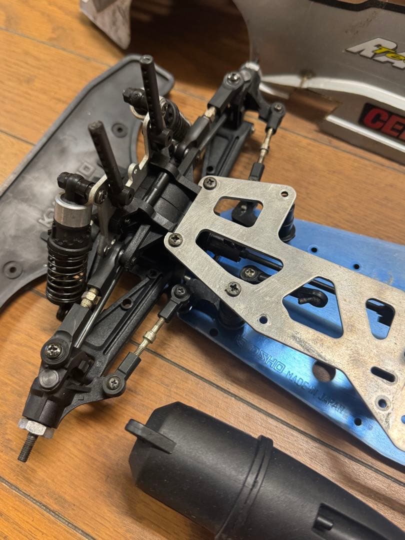 京商シャシ、HPIエンジン、ボディ