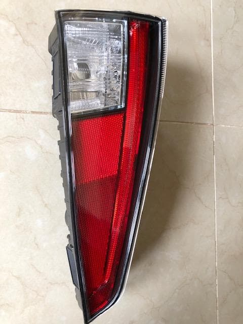 ＜新品・未使用＞プリウス50系前期テールランプ左下