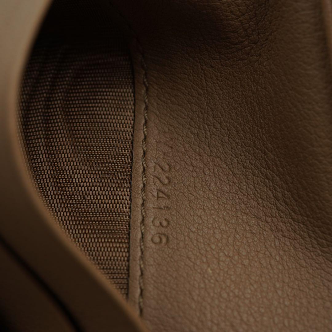 ほぼ未使用品　Salvatore Ferragamo 折り財布　ガンチーニ