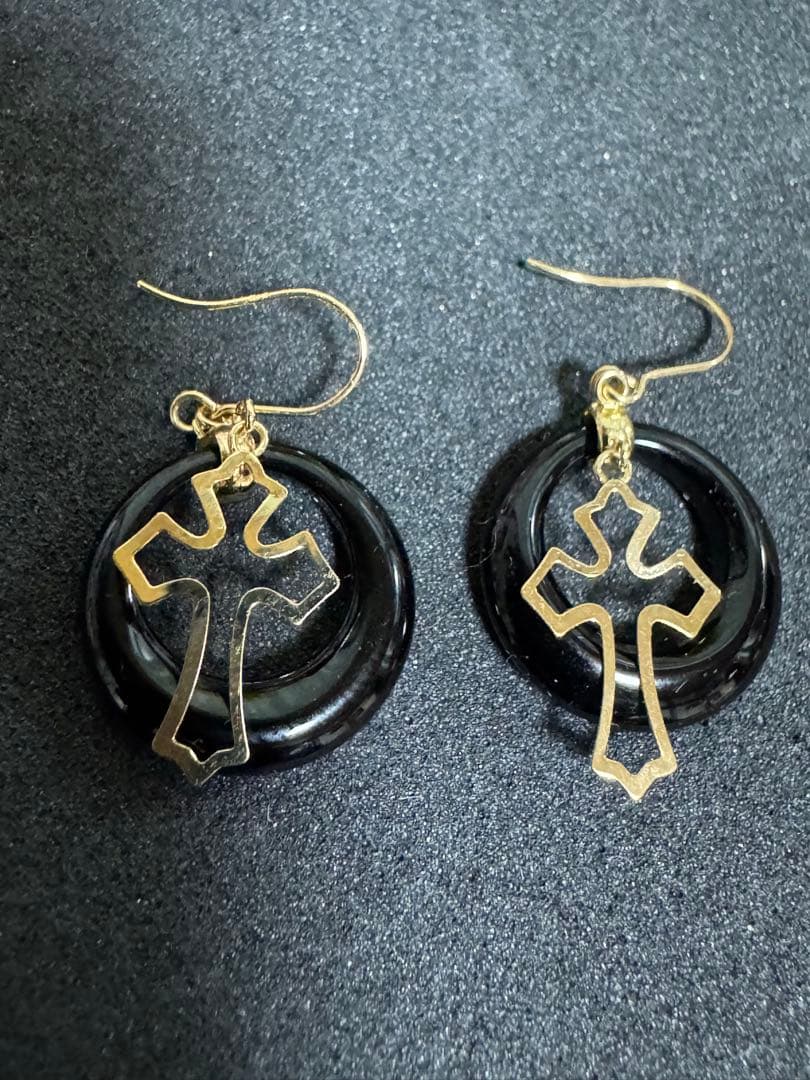 オニクスクロスモチーフ フックピアス 黒