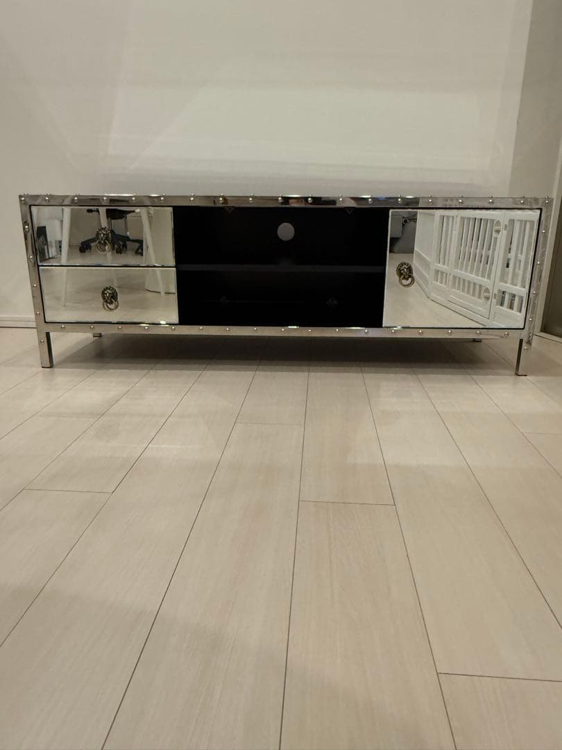 お値下け中【KARE】ミラー仕上げのテレビボード 引き出し付き