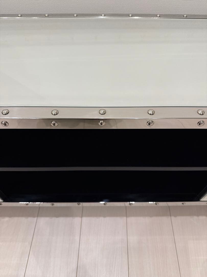 お値下け中【KARE】ミラー仕上げのテレビボード 引き出し付き