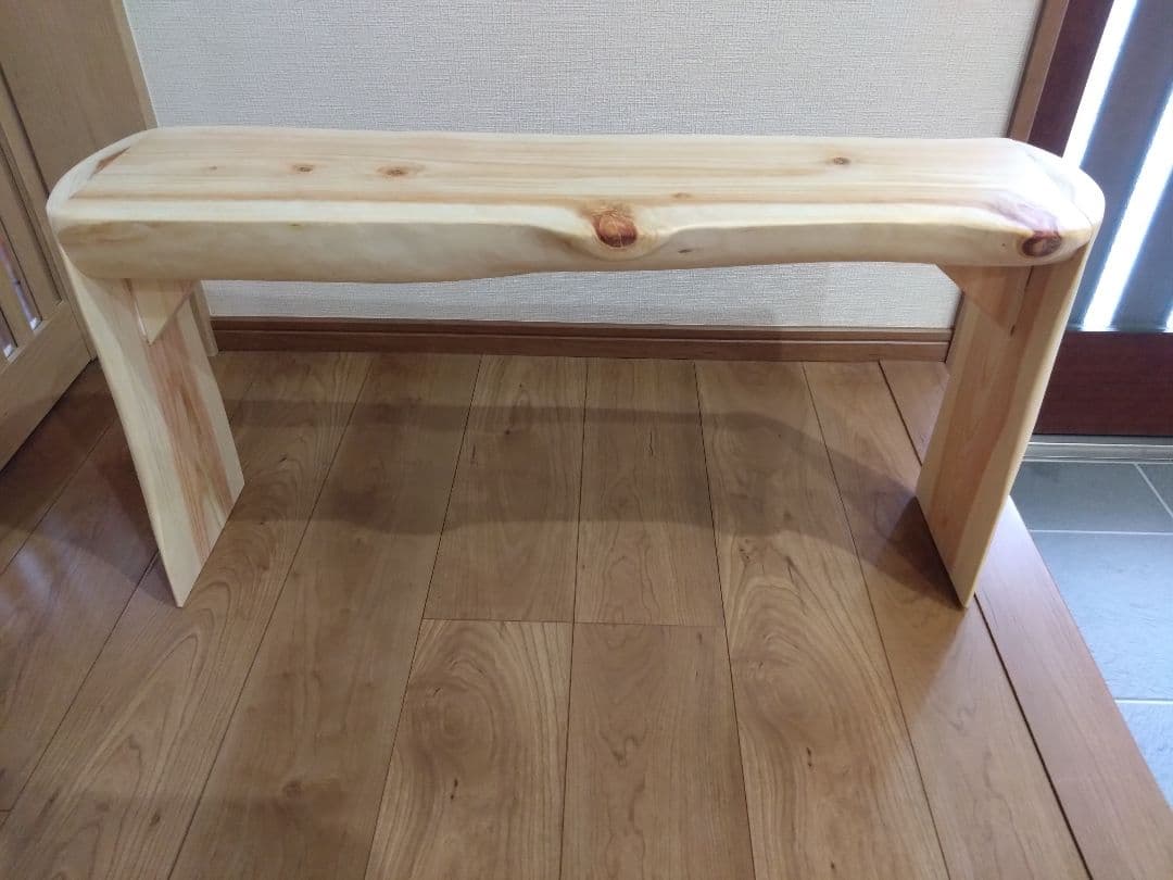 檜のベンチ52　丸太風で座りやすく、総檜造り、リビングや食卓にいかがでしょうか❕