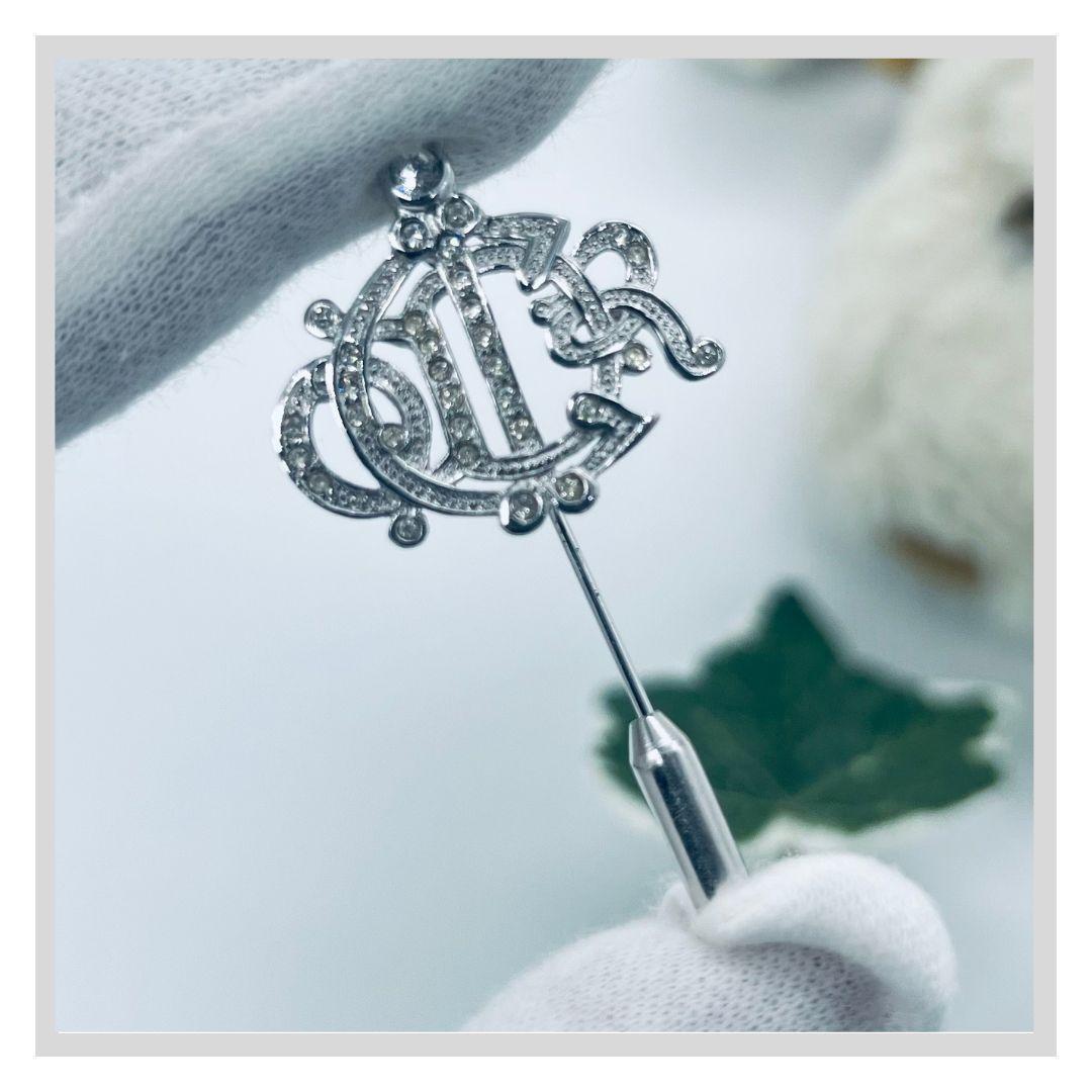 DIOR ディオール 旧ロゴ　ラインストーン ブローチ シルバー メタル