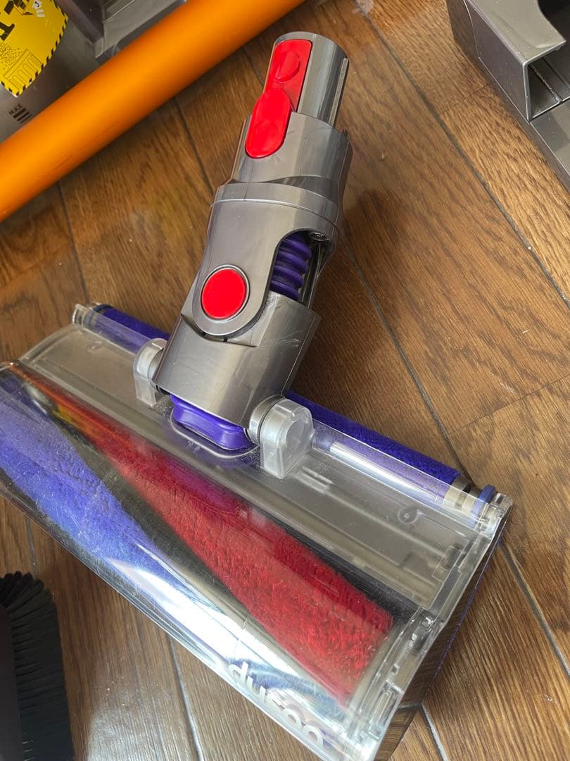 Dyson (ダイソン) - V8 (SV10K) コードレス掃除機 付属品付き