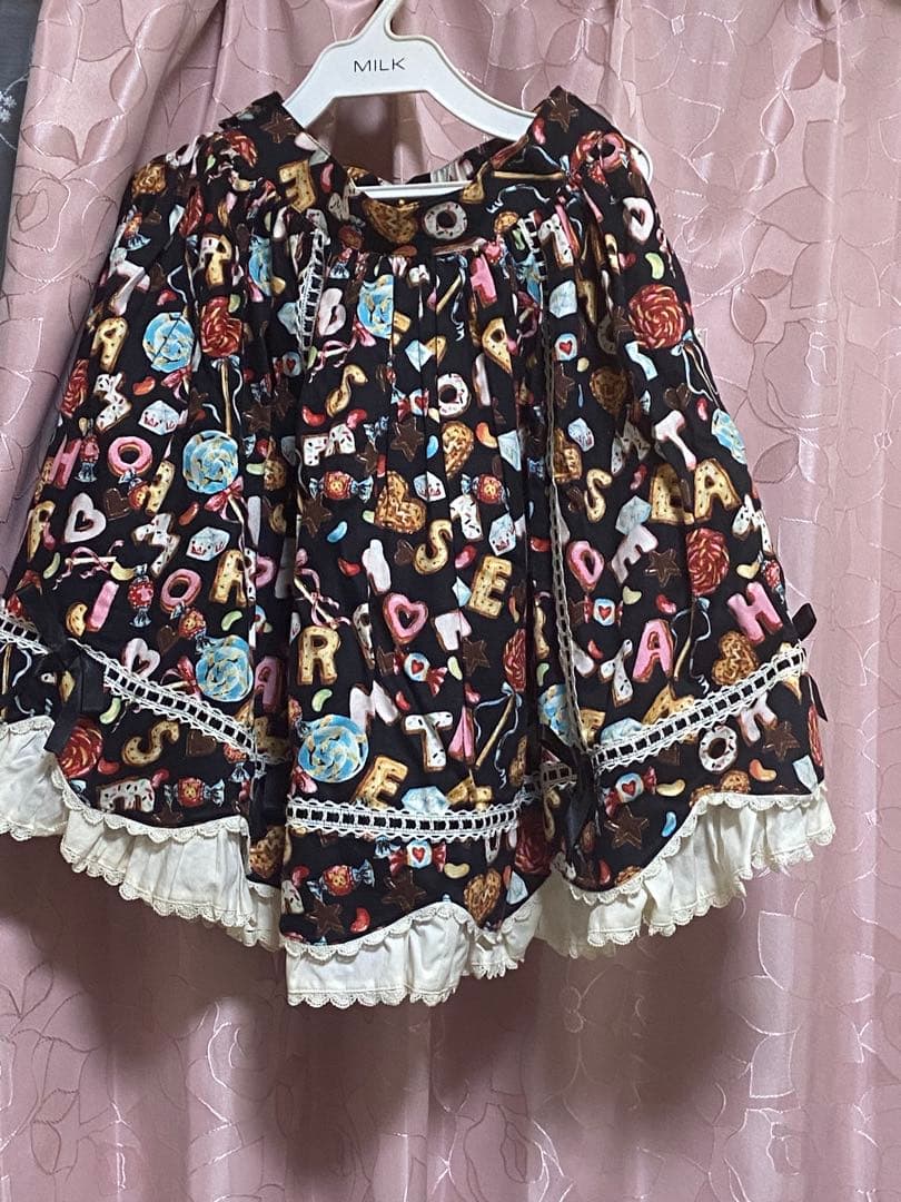 メタモルフォーゼ　スカート　お菓子柄