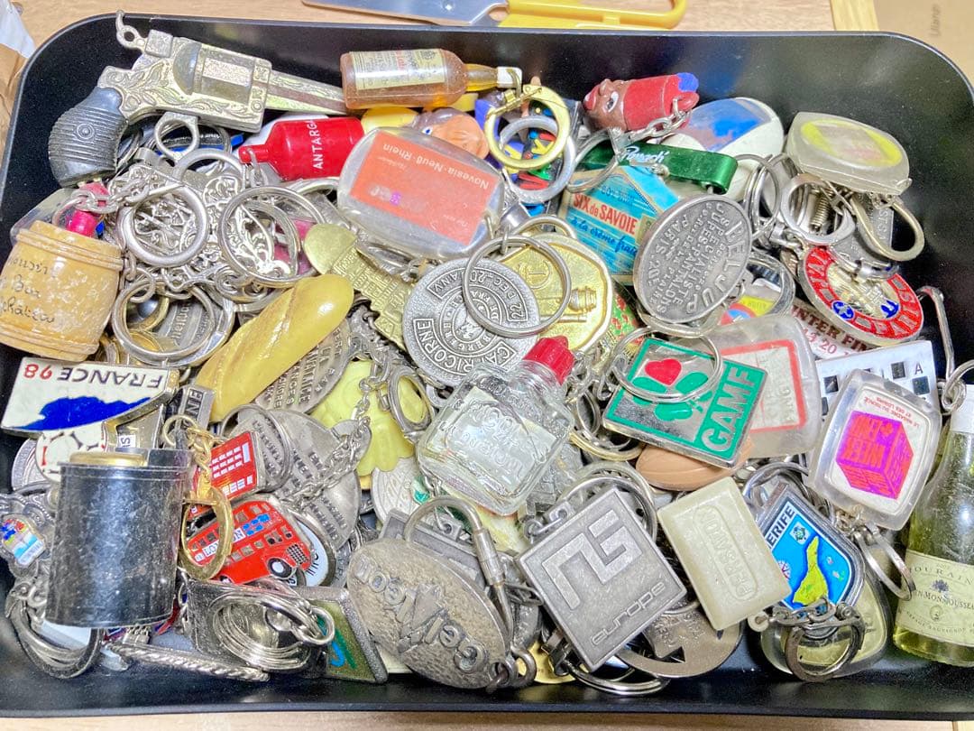 【ずっしり】フレンチキーホルダー1.8kg超｜広告キーホルダー/アンティーク