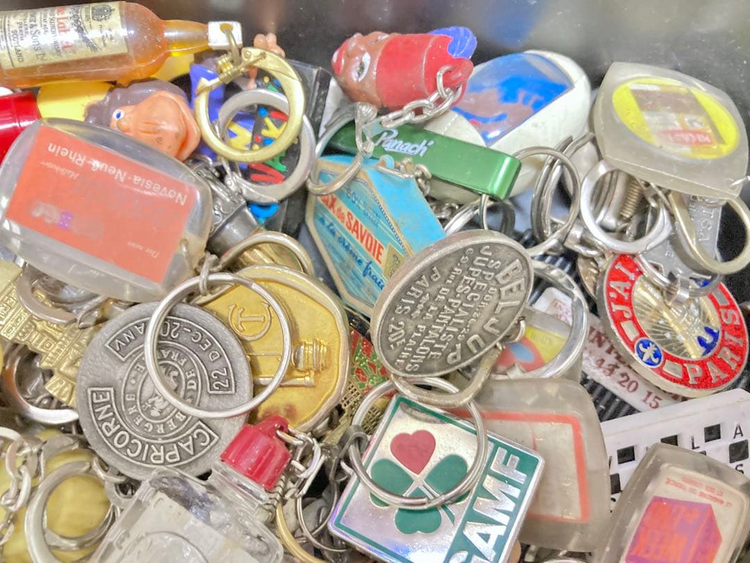 【ずっしり】フレンチキーホルダー1.8kg超｜広告キーホルダー/アンティーク