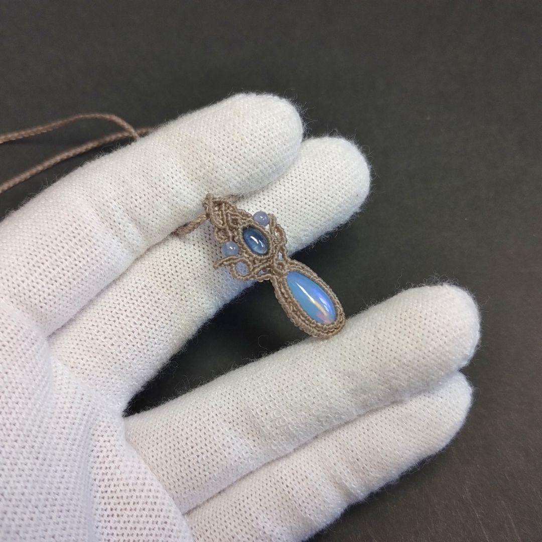 【あさ】オパール&サファイヤのマクラメ編みネックレス　ペンダント　天然石