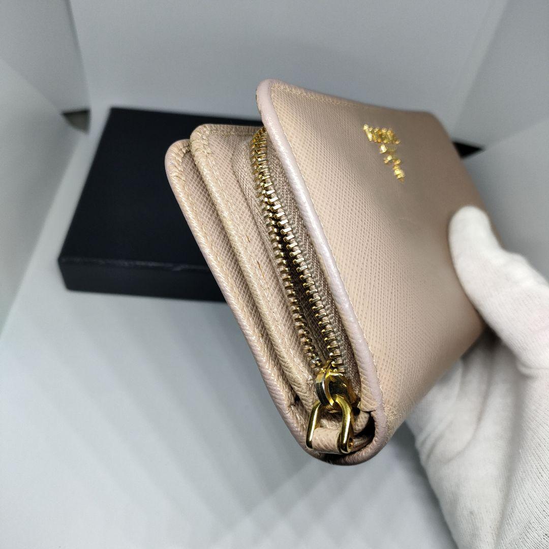 PRADA２つ折り財布　プラダベージュ財布