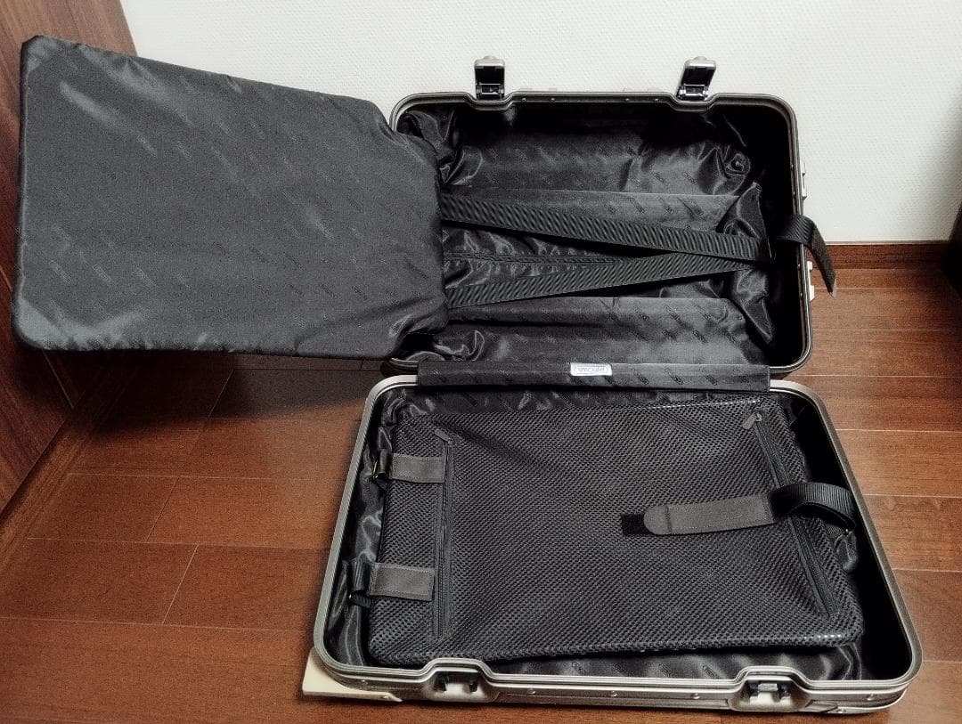 RIMOWA　トパーズ・チタニウム　キャビントロリー　32L　2輪
