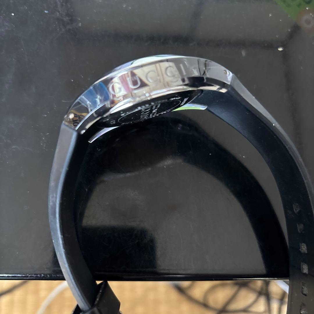 GUCCI ブラックラバーベルト時計