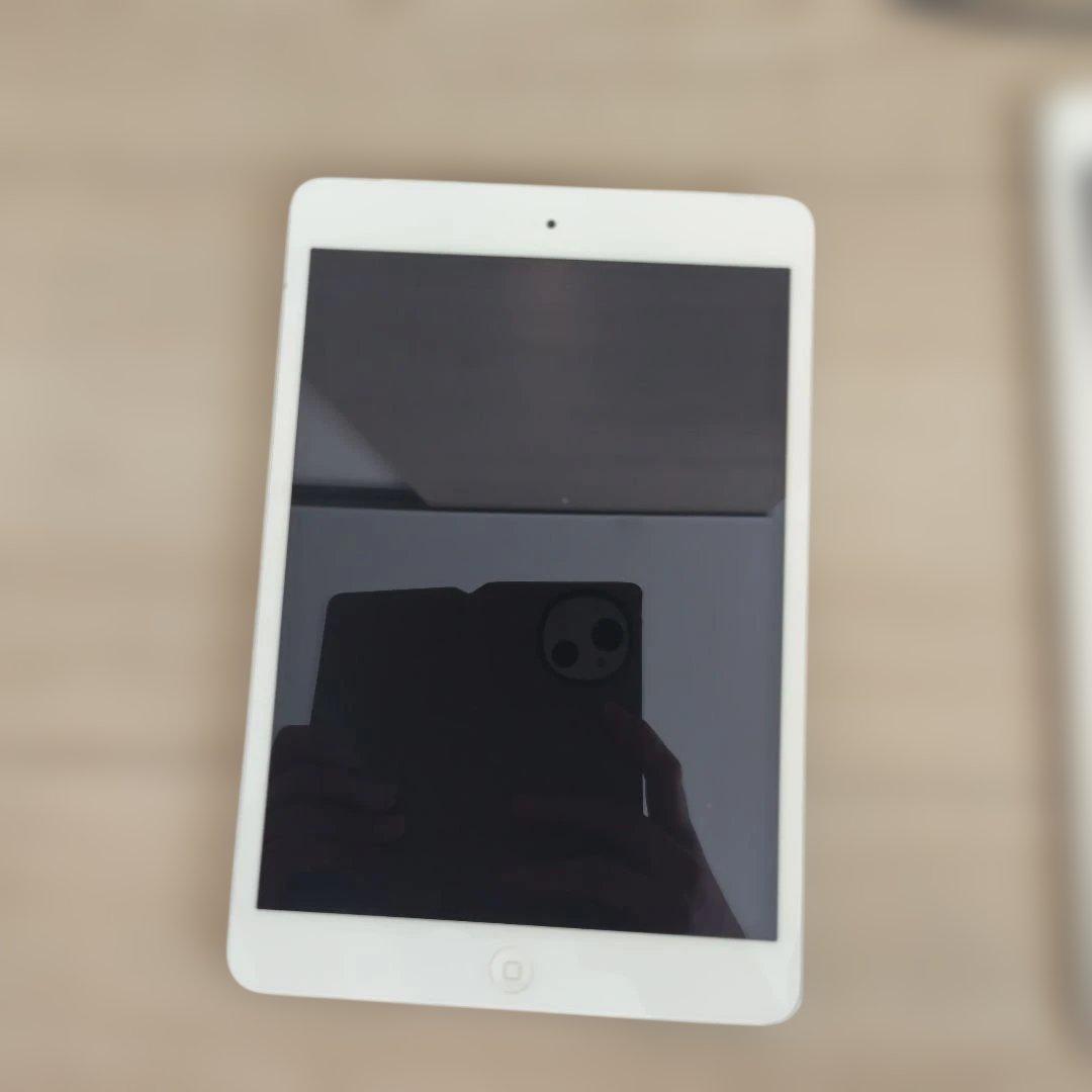 本体ipad第6世代＋ipadmini2＋USBケーブル＋ipad第6世代カバー