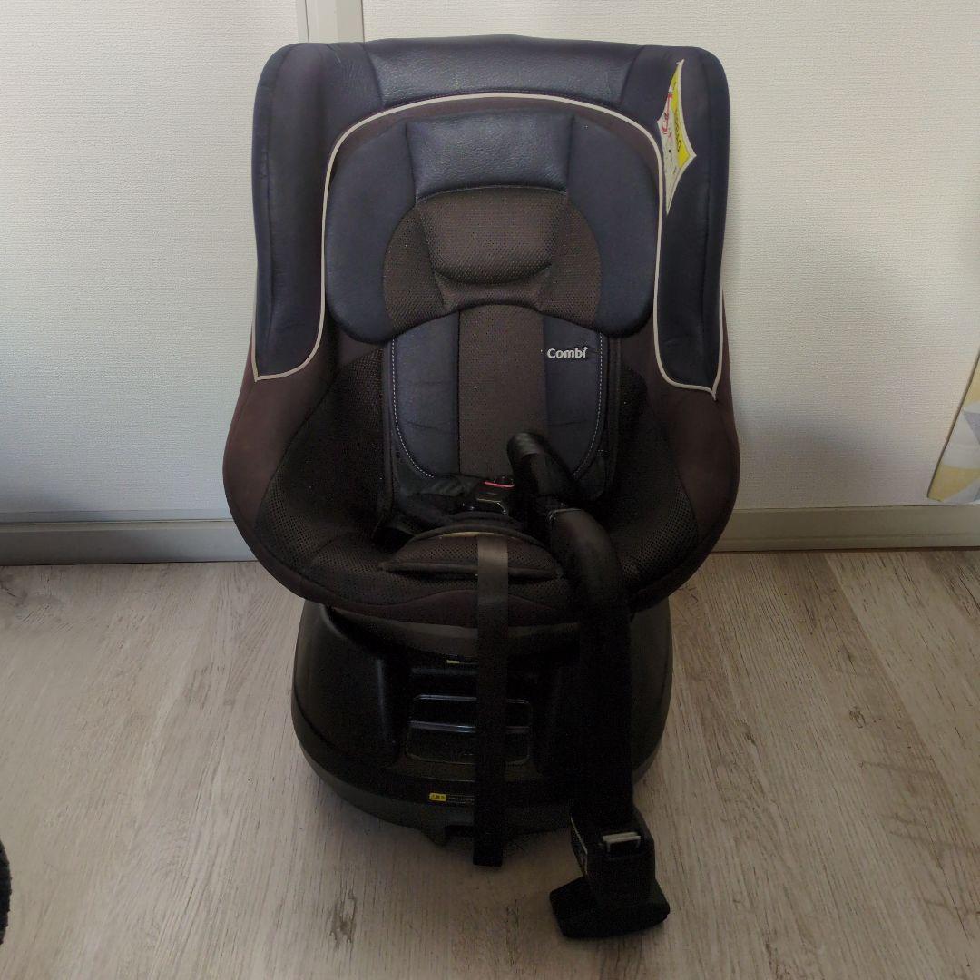 Combi 車用チャイルドシート 黒とグレー