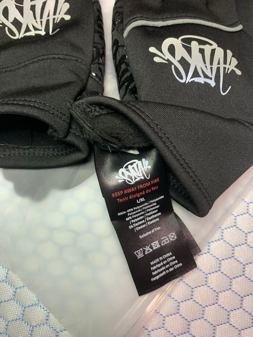 SYNA WORLD手袋 L/XLサイズ付属品付き