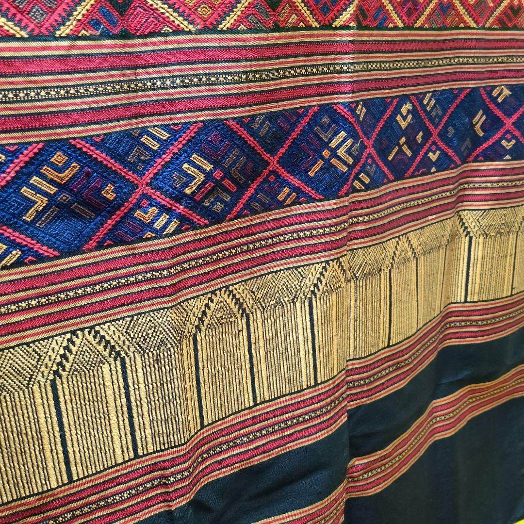 レア希少品「ラオス　浮き織り」特大「壁掛け布」「飾り布」「タペストリー」「浮織」