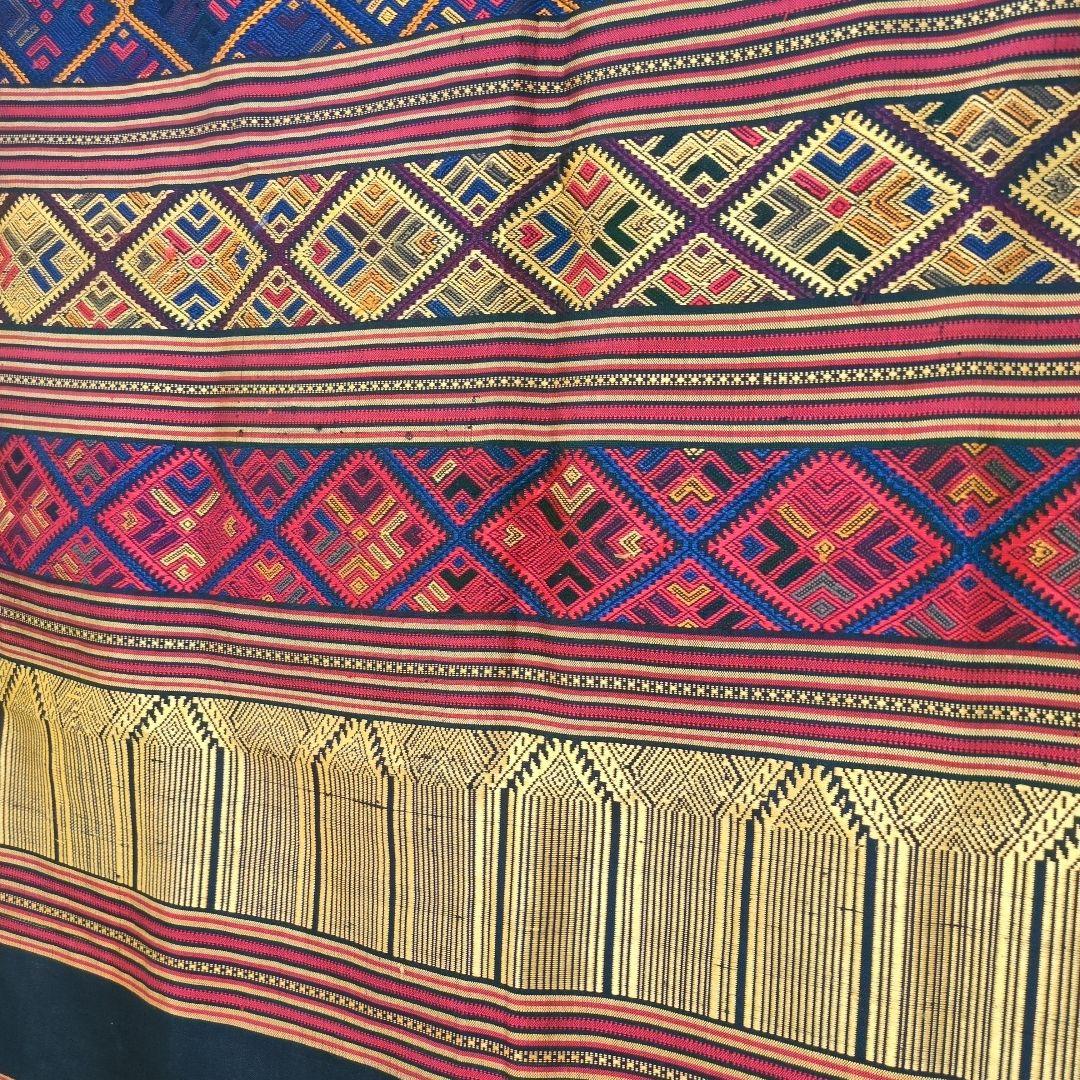 レア希少品「ラオス　浮き織り」特大「壁掛け布」「飾り布」「タペストリー」「浮織」