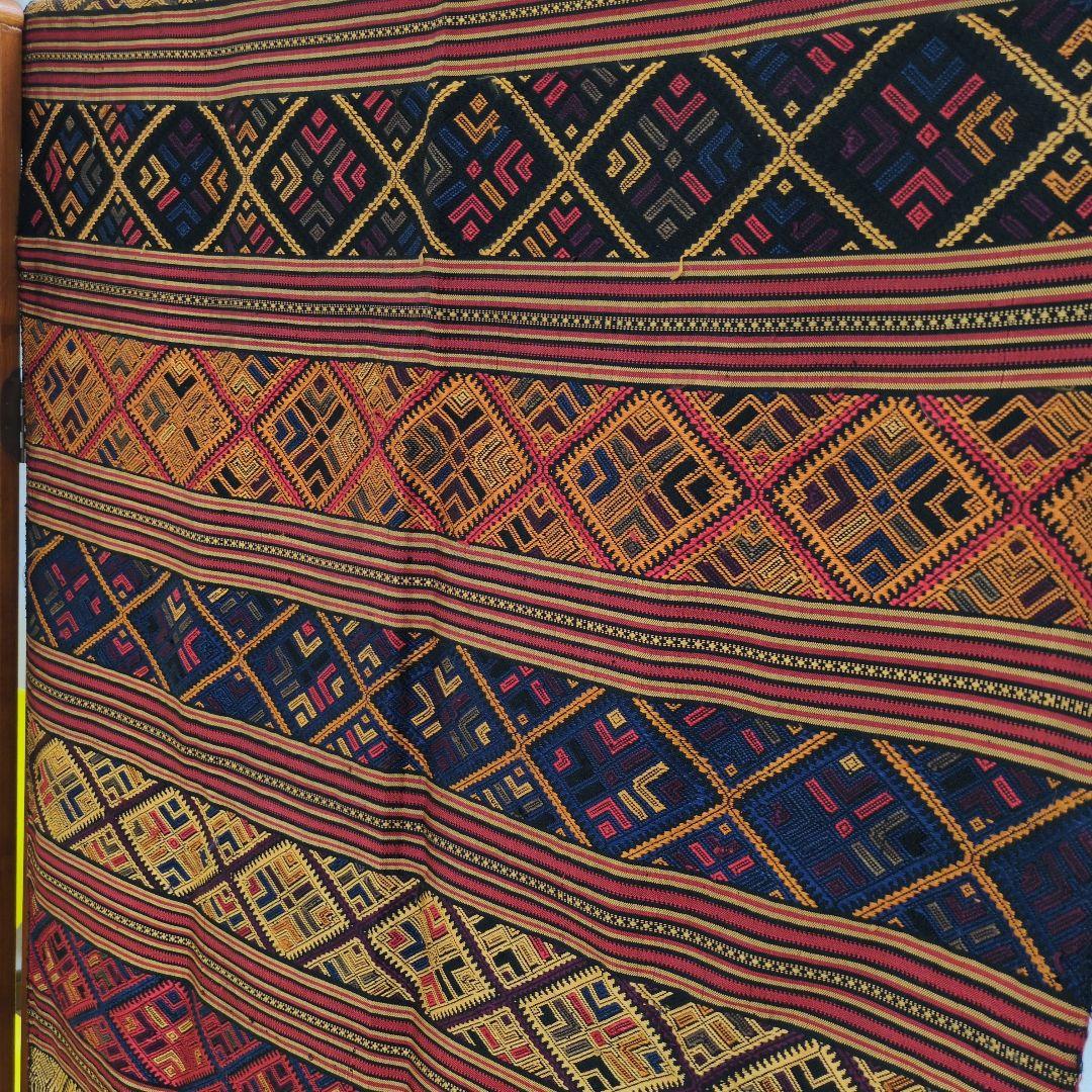 レア希少品「ラオス　浮き織り」特大「壁掛け布」「飾り布」「タペストリー」「浮織」