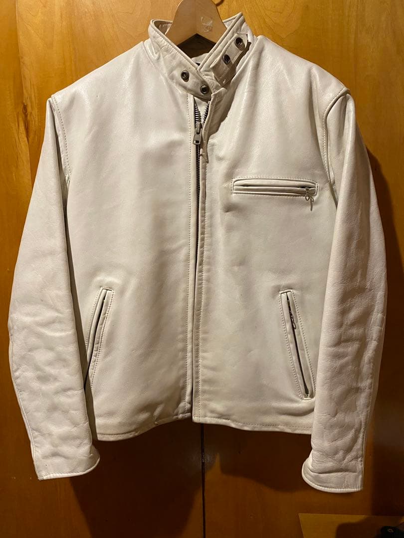 ホワイト シングルライダースジャケット
