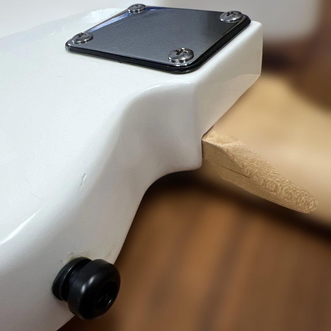 k*e様 PB141 エレキギター　白　やや傷汚れあり　動作不明　ジャンク　10