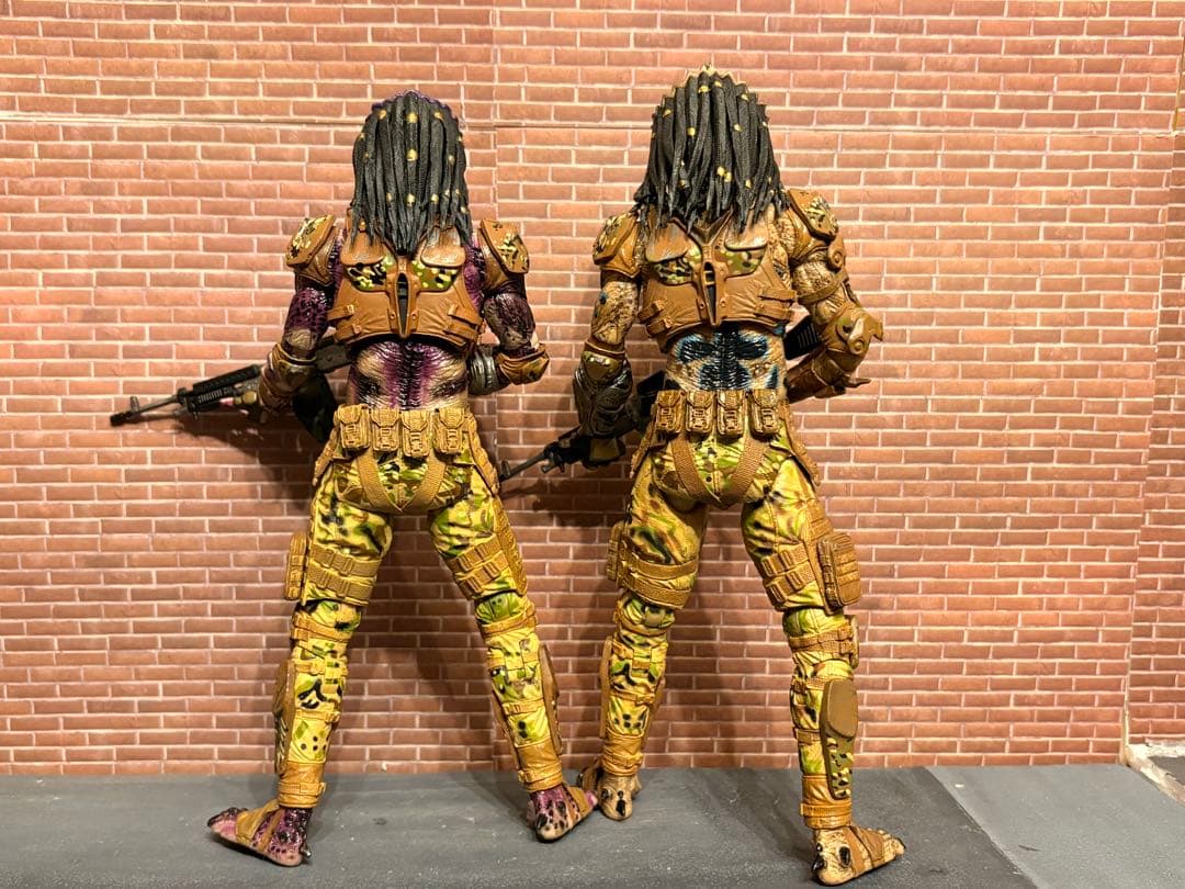 NECA エミッサリープレデター 2種