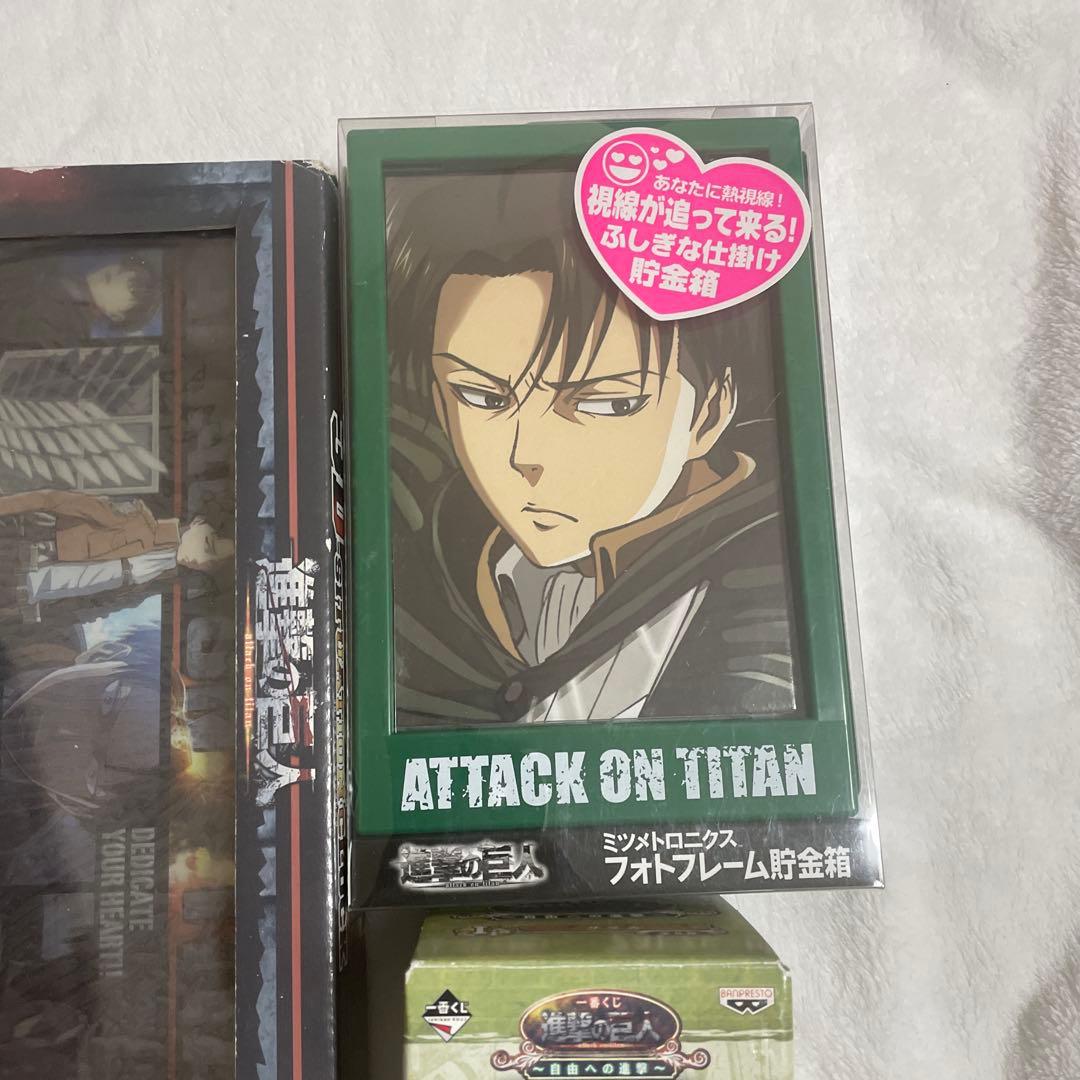 進撃の巨人　リヴァイ　エレン