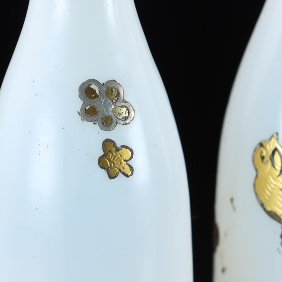 Y2679-8 江戸ガラス 乳白蒔絵金彩 梅に鶯文 徳利 2本セット 　　＃6