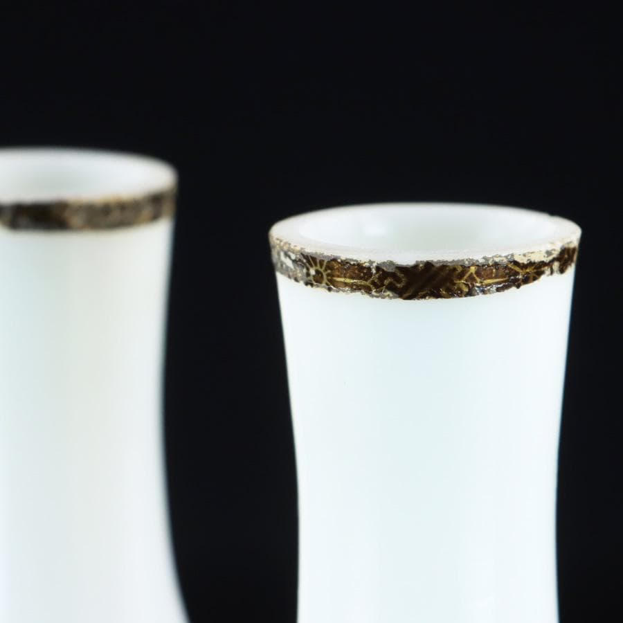 Y2679-8 江戸ガラス 乳白蒔絵金彩 梅に鶯文 徳利 2本セット 　　＃6