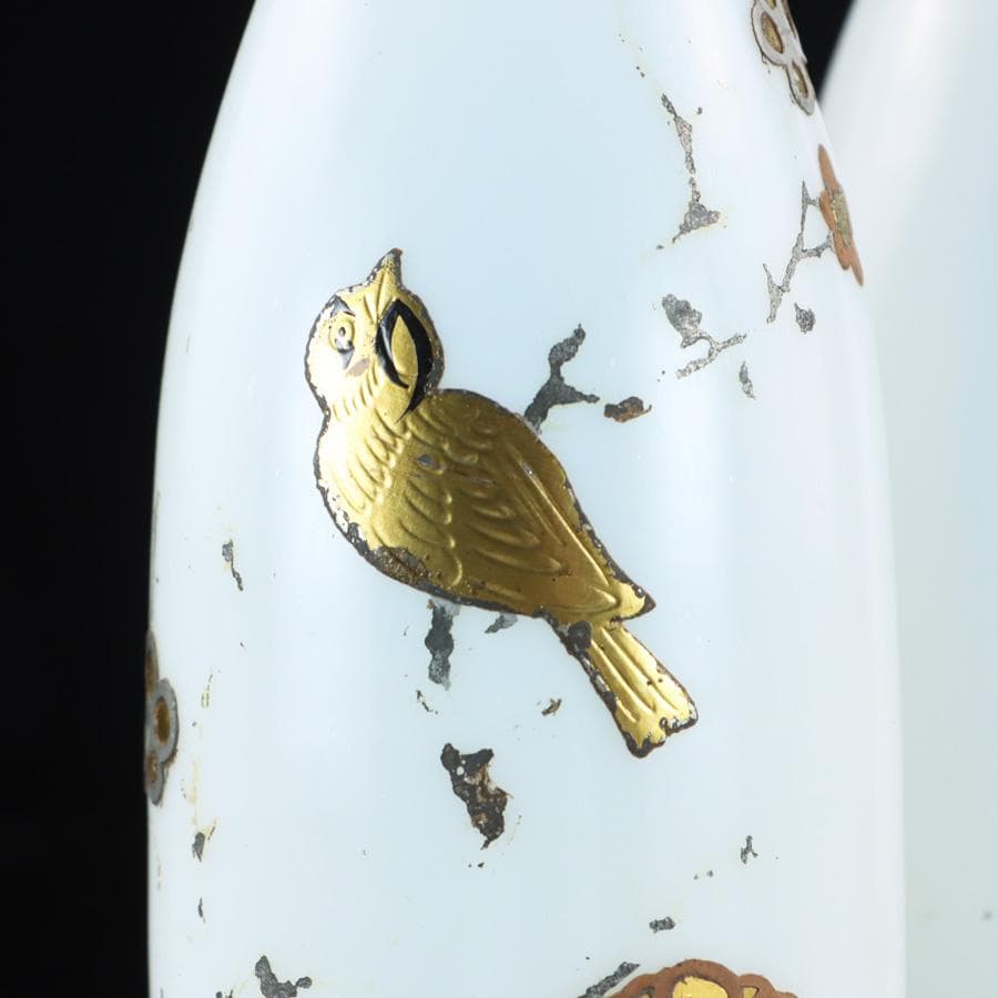 Y2679-8 江戸ガラス 乳白蒔絵金彩 梅に鶯文 徳利 2本セット 　　＃6