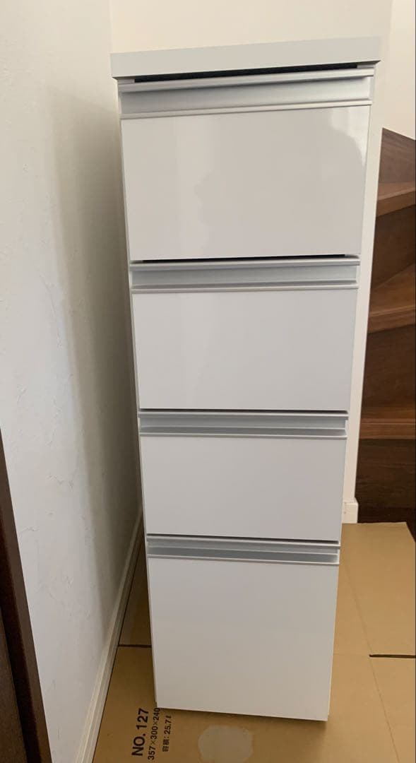 美品✨dinos✨サニタリーチェスト❣️ 幅25㎝奥行45㎝高85㎝　隙間家具