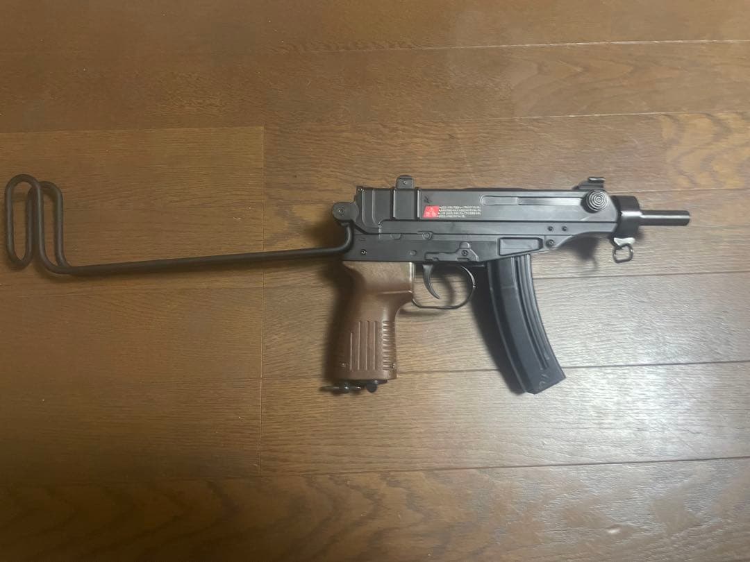 東京マルイ 　V-61 スコーピオン 予備マガジン付き　エアコキ