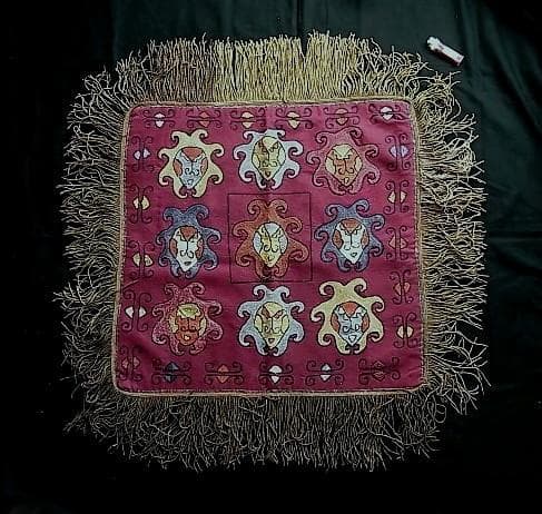 ★S0812★四方80㎝ 古い刺繍布　魔除布　ナイン・シャーマン アンティーク